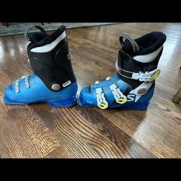 Blue Salomon T3 youth kids ski boots in very good used condition. 23.5/5.5 - Picture 4 of 6